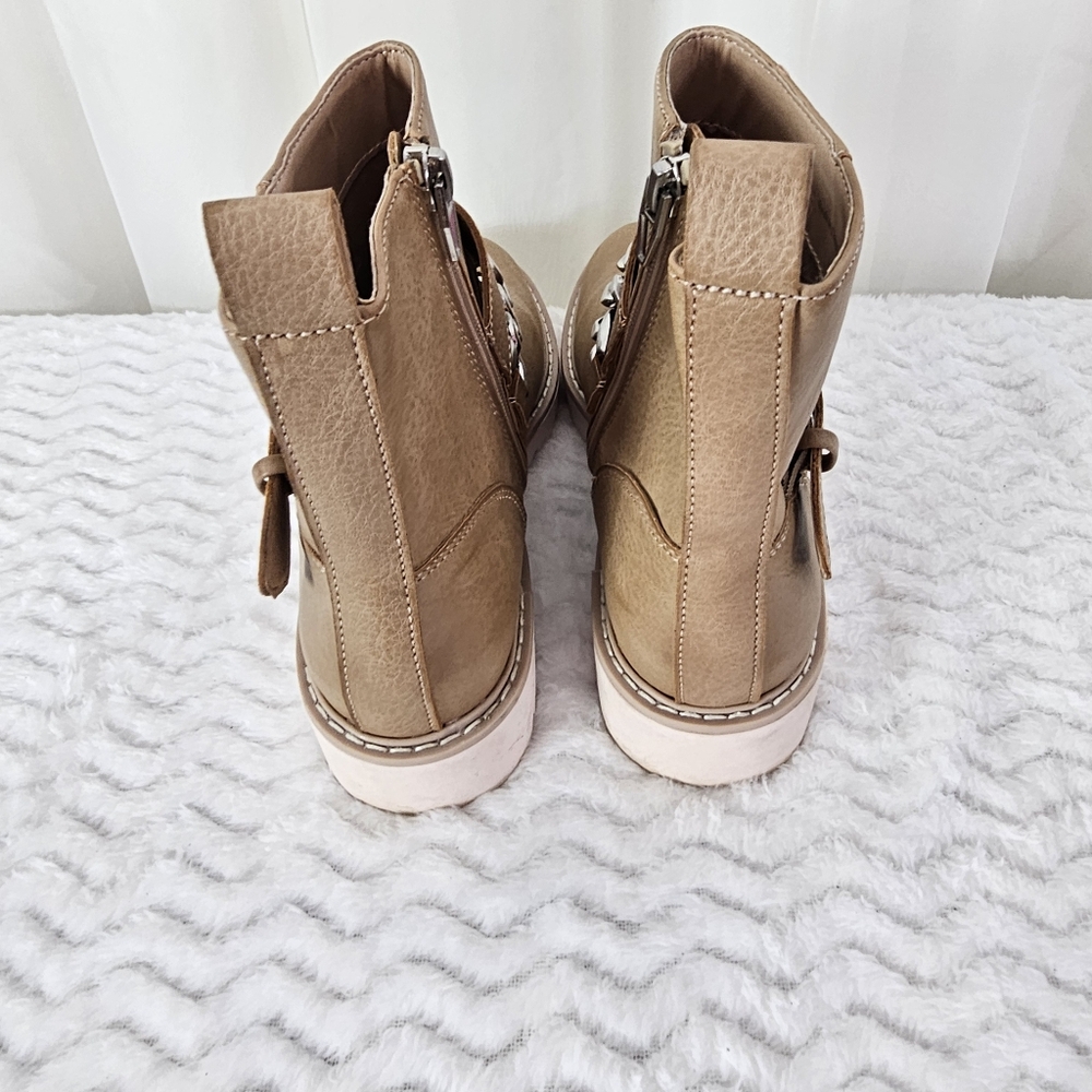 Dolce Vita Padua Taupe Chain-Trim Lug Sole Ankle Boots Size 6 - Picture 7 of 12